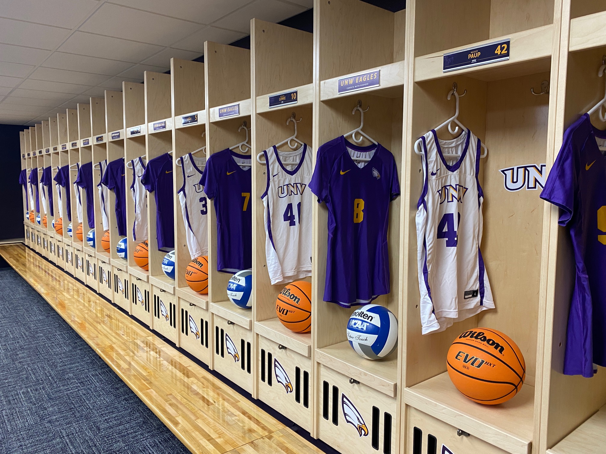 ae_UnivNWSt.Paul_lockers1_0222